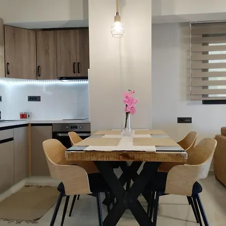 Thea Boutique Residence, Luxury Living Apartament